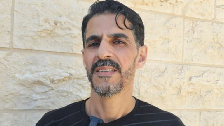 أسير فلسطيني يروي تفاصيل مروعة عن ظروف اعتقال الأسرى المرضى في السجون الإسرائيلية