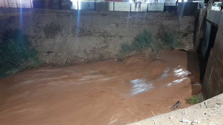 الأجهزة المعنية بأسوان تتصدى للسيول والأمطار بجهود مكثفة