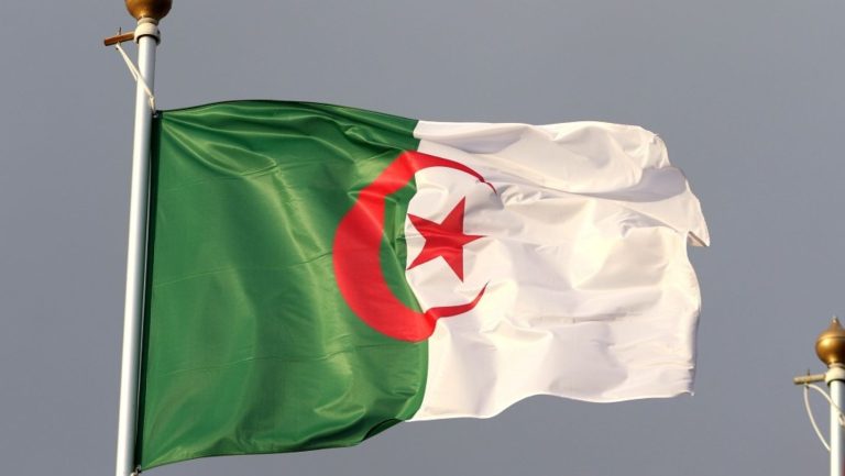 الجزائر تدعو إلى ضبط النفس في ليبيا وتؤكد أهمية وقف المواجهات