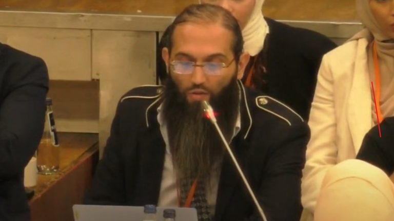 اعتقال ناشط فرنسي مؤيد لفلسطين بسبب حديثه عن “الانتفاضة في باريس”