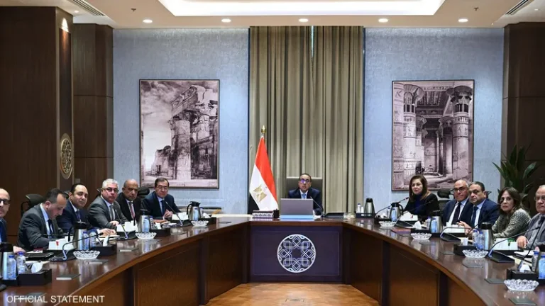 الحكومة ستعمل بنظام الشفتات.. اتجاه لدى مجلس الوزراء لتعديل مواعيد عمل موظفي الدولة