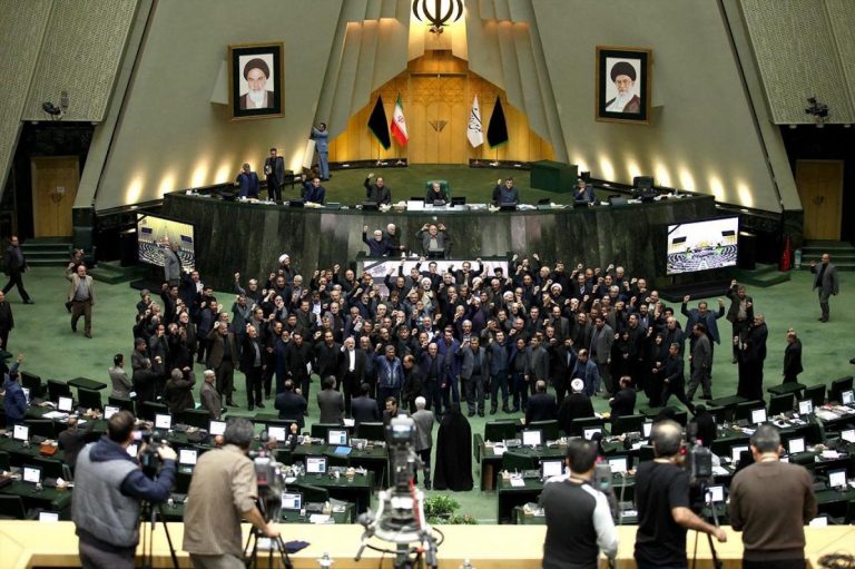 إيران..البرلمان يدعو للرد بقوة على اعتداء الاحتلال بالضاحية الجنوبية