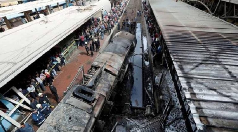 أزمات النقل: كيف تسبب وزير النقل في تفشي حوادث القطارات في مصر