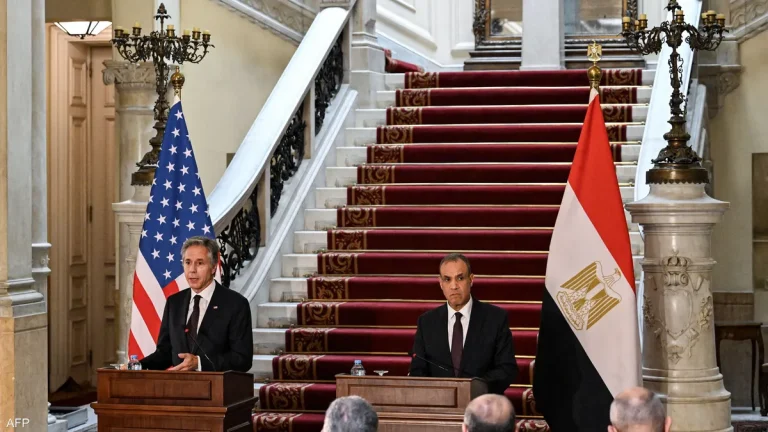 بلينكن يتحدث من مصر ويدعو إلى وقف إطلاق النار في غزة كأفضل وسيلة لمنع التصعيد الإقليمي