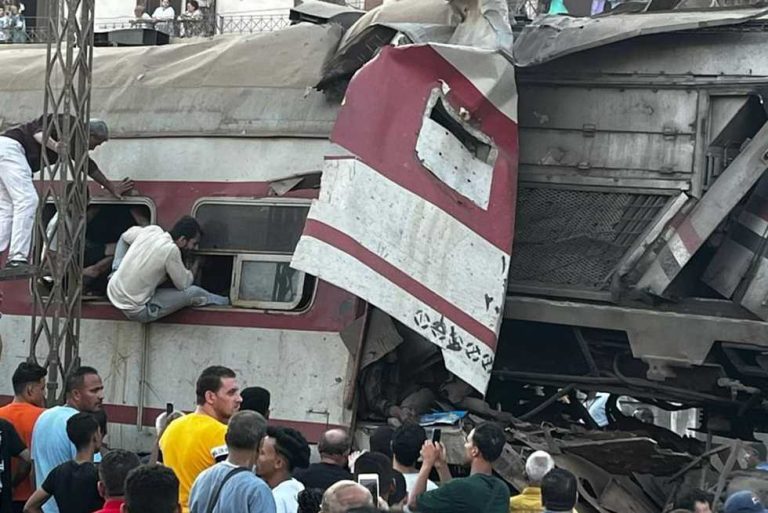 فساد أم إهمال .. حادثة محطة الزقازيق تُشعل الغضب الجماهيري