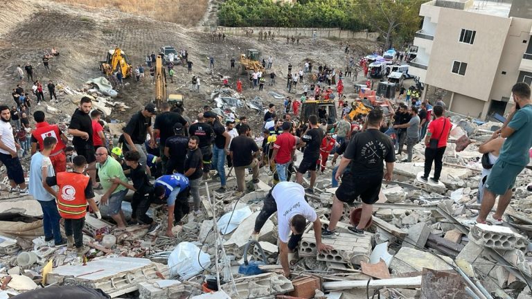 لبنان.. ارتفاع عدد شهداء مجزرة “عين الدلب” إلى 32 شهيداً بينهم لاجئون فلسطينيون