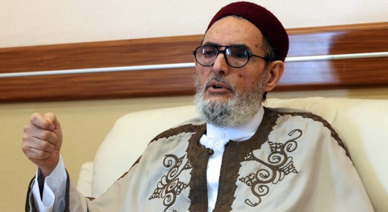 صراع الأراضي: الإمارات تُسخّر قوى عسكرية لطرد السكان في بنغازي