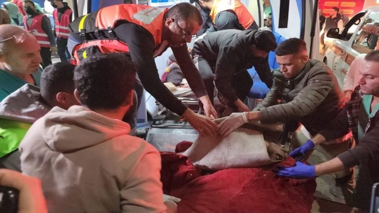 الاحتلال يقصف مدرسة ومنازل في جباليا وغزة وخان يونس بغارات ليلية