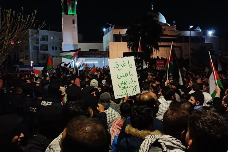 تضامن شعبي مع مُنفذ عملية المعبر..وأهل الشهيد: ما قام به ابننا رد طبيعي على جرائم الاحتلال