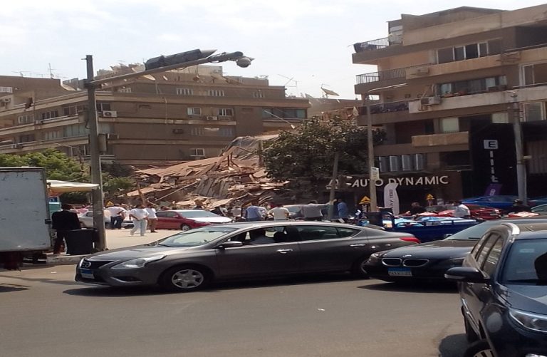 انهيار عقار مكون من 4 طوابق بمنطقة أرض الجولف 