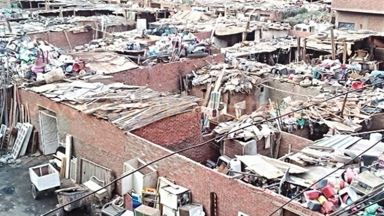 العشوائيات في أسيوط: مشروع التطوير المعطل بسبب الفساد