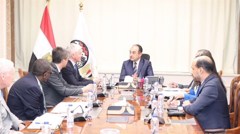 وزارة قطاع الأعمال العام تبحث تعزيز التعاون مع البنك الدولي في مجالات التطوير والاستدامة
