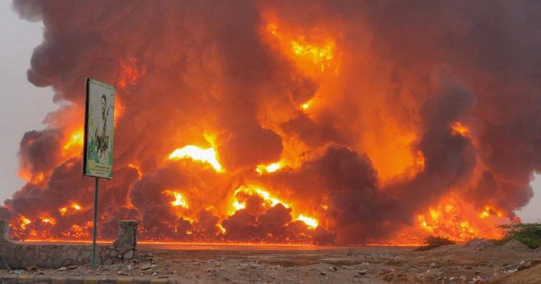 انفجارات مدمرة في الحديدة اليمنية: طيران الاحتلال الإسرائيلي يستهدف المدينة