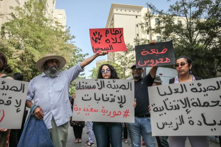 وسط احتجاجات واسعة..انطلاق الحملة الانتخابية الرئاسية في تونس