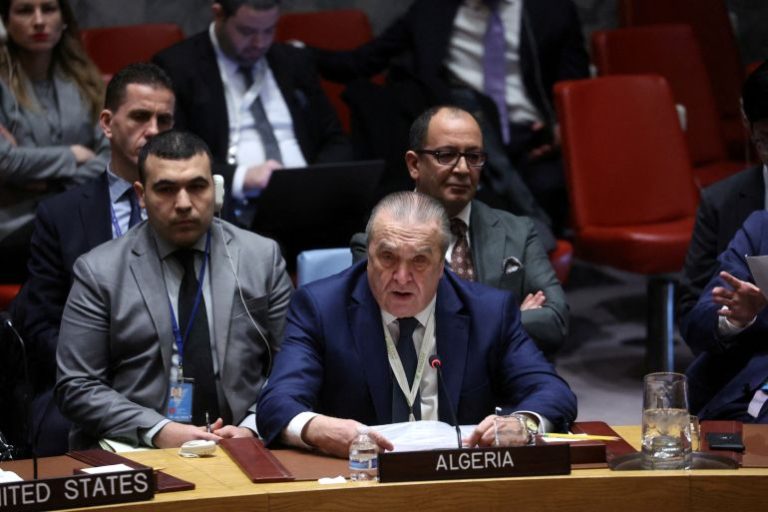 الجزائر تدين الهجمات على العاملين في المجال الإنساني في غزة وتدعو لوقف إطلاق النار دون شروط
