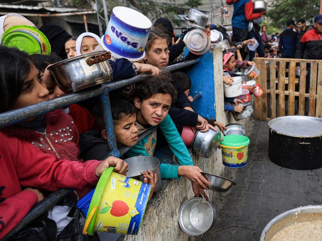 البنك الدولي: نسبة الفقر بغزة 100% وارتفعت بالضفة الغربية إلى 28 بالمئة
