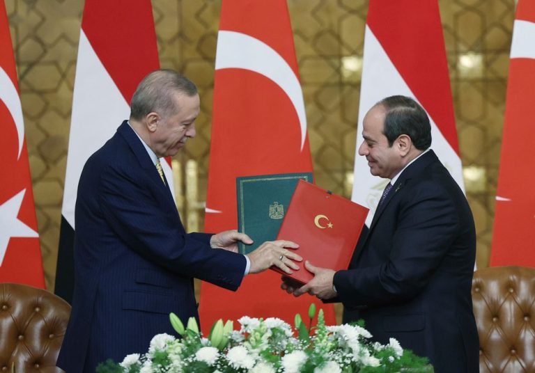 السيسي في تركيا غدا في أول زيارة رسمية