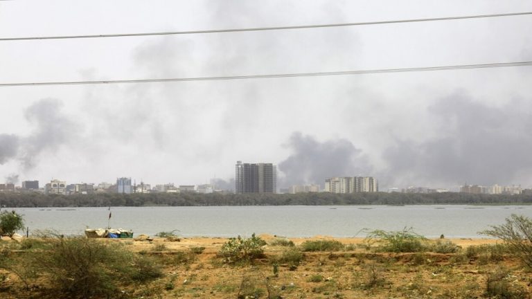 الجيش السوداني ينفي قصفه مقر السفير الإماراتي بالخرطوم