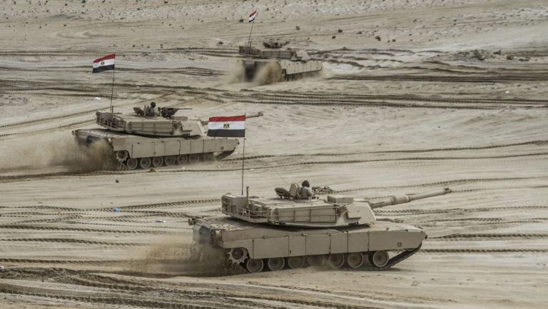 واشنطن تُفرج عن المعونة العسكرية لمصر.. الأسباب والتداعيات