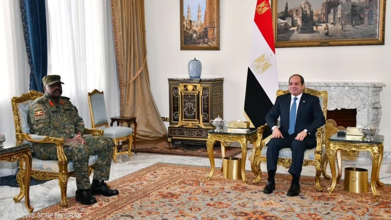 السيسي يلتقي قائد الجيش الأوغندي لتعزيز التعاون الأفريقي في القاهرة