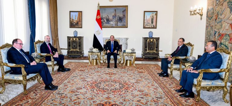 السيسي يستقبل الرئيس التنفيذي لشركة “إيني” الإيطالية