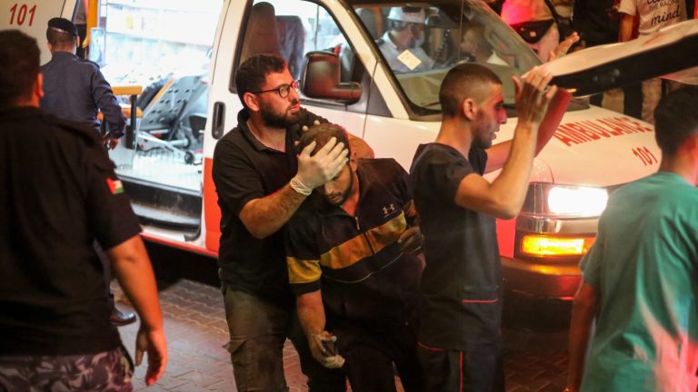 المعمداني يناشد بالإسراع بالتبرع بالدم لإنقاذ حياة المصابينلا فى غزة