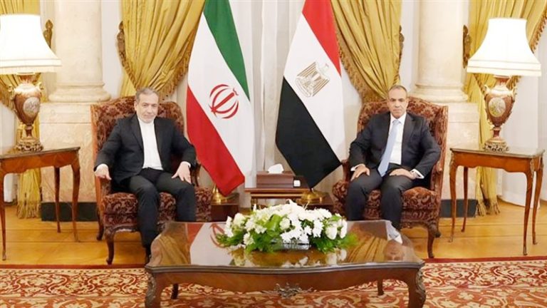 ماذا وراء زيارة وزير الخارجية الإيراني إلى مصر في هذا التوقيت؟