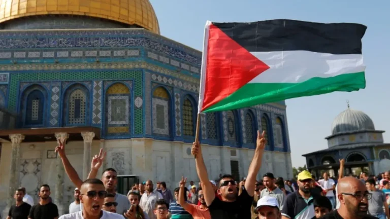 20 شهيدا في غارة إسرائيلية استهدفت مدينة طولكرم