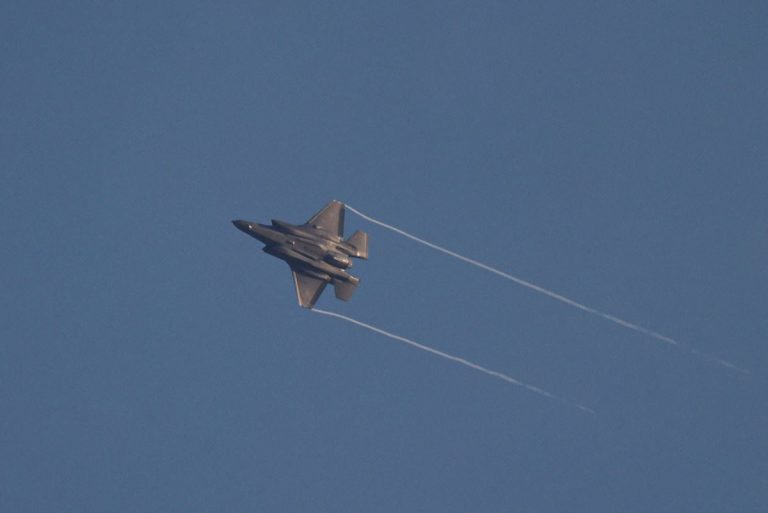 أجواء الخطر: المقاتلات الإسرائيلية فوق صيدا