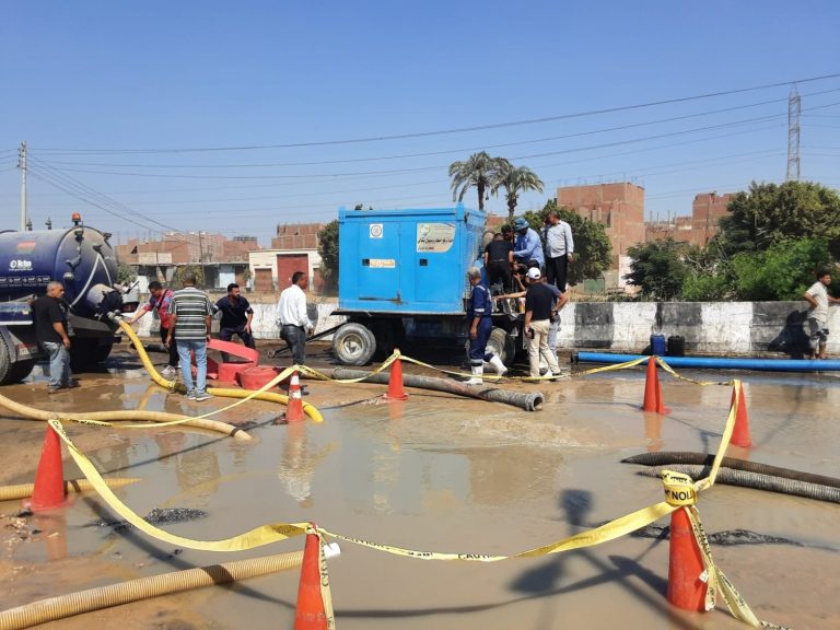 مصر.. تسريب مياه مفاجئ بخط طرد صرف صحي بأسيوط
