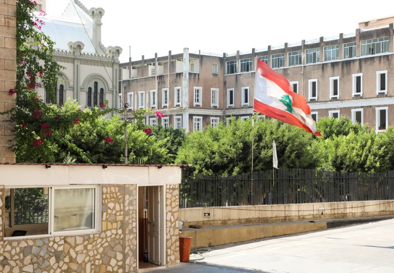 الجيش اللبناني يعتقل شخصين للاشتباه في تعاملهما مع إسرائيل