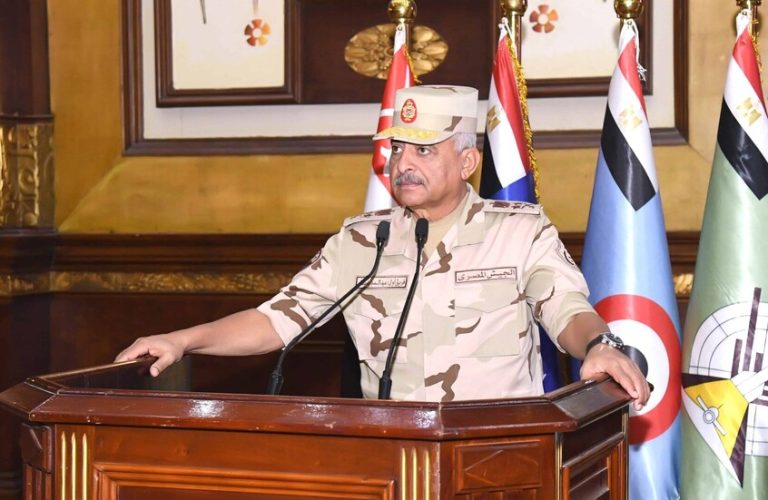 وزير الدفاع المصري: لن نفرط في حبة رمل من أرض الوطن