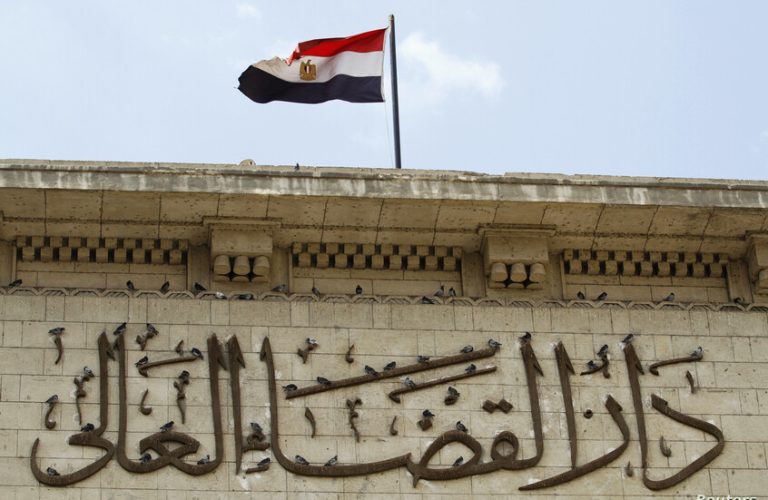 مصر.. إحالة دكتور جامعي أفتى بجواز سرقة الكهرباء والمياه للمحاكمة الجنائية