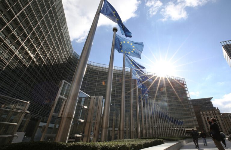 الاحتلال يستخدم الغاز المسيل للدموع ضد وفد حقوقي أوروبي