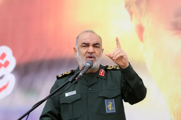 الحرس الثوري الإيراني يحذر إسرائيل من “ضربة مؤلمة” في حال استهداف أهداف إيرانية
