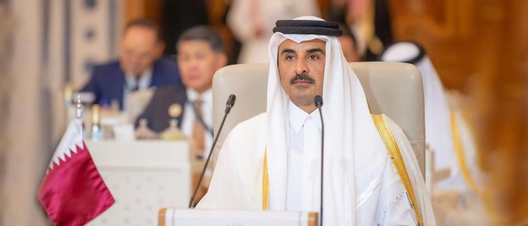 أمير قطر يصف الأعمال الإسرائيلية في غزة بـ”الإبادة الجماعية” ويدعو إلى السلام العادل