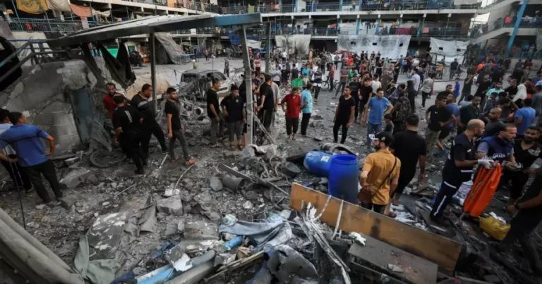 مجزرة جديدة للاحتلال في مخيم جباليا: 22 شهيدًا في قصف مدرسة “أبو حسين” للنازحين