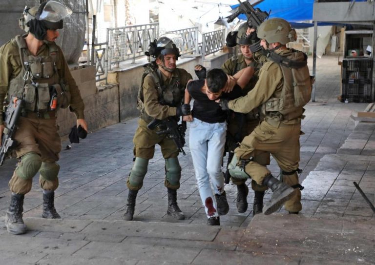 قوات الاحتلال تعتقل 18 فلسطينيا من الضفة الغربية