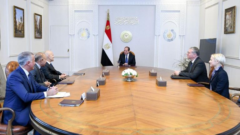 الحكومة المصرية تتجاهل الأزمات بينما يزعم الإعلام النجاح في قطاع الغاز