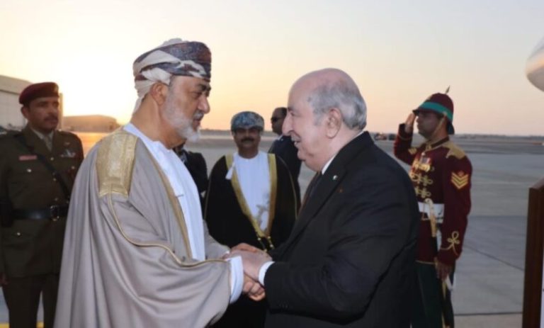 الرئيس الجزائري عبد المجيد تبون يصل إلى سلطنة عُمان لتعزيز العلاقات الثنائية