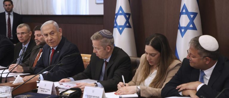 هل تضرب إسرائيل منشآت إيران النووية؟
