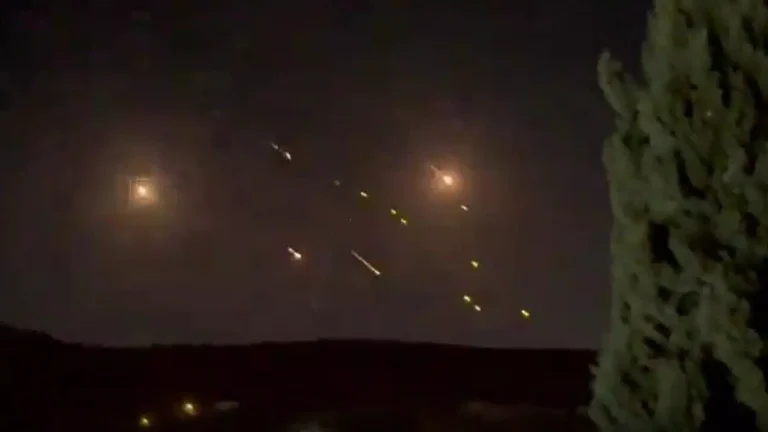 الاحتلال: إيران أطلقت على تل أبيب نحو 200 صاروخ
