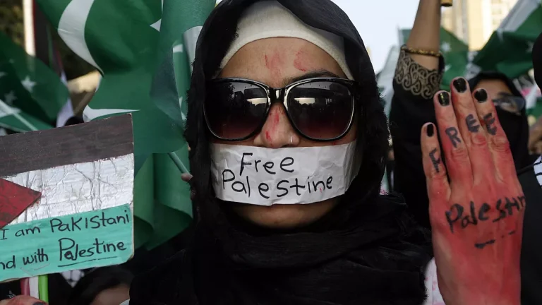 نشطاء فلسطينيون ينددون بإغلاق حسابات إعلاميين على منصة “إكس” كجزء من حملة لإسكات الأصوات الحرة