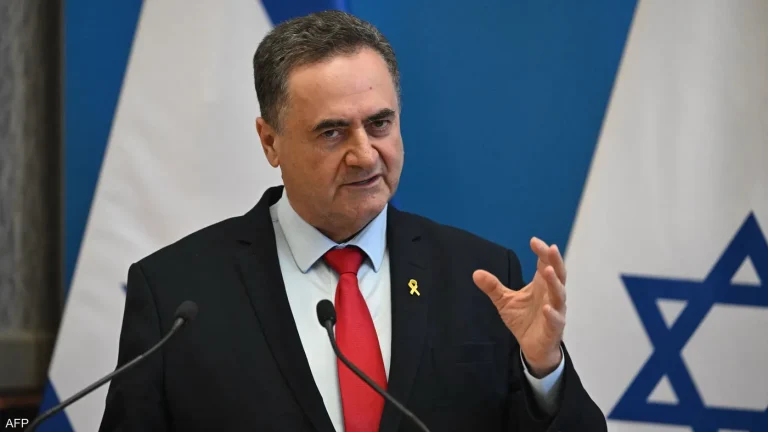 وزير الخارجية الإسرائيلي يرد على دعوات ماكرون لوقف تسليم الأسلحة