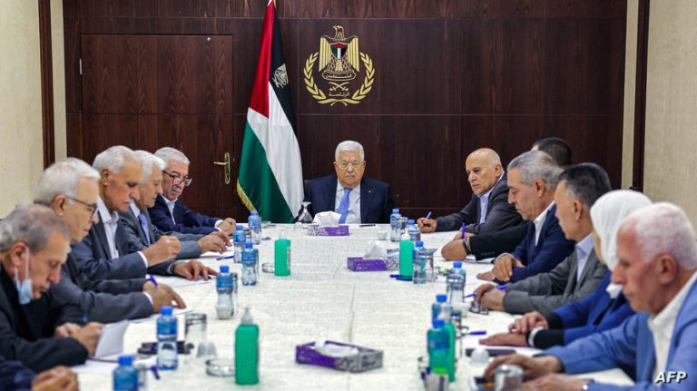 السلطة الفلسطينية تدين قطع العلاقات مع “أونروا” وتحمّل الاحتلال مسؤولية الاعتداءات