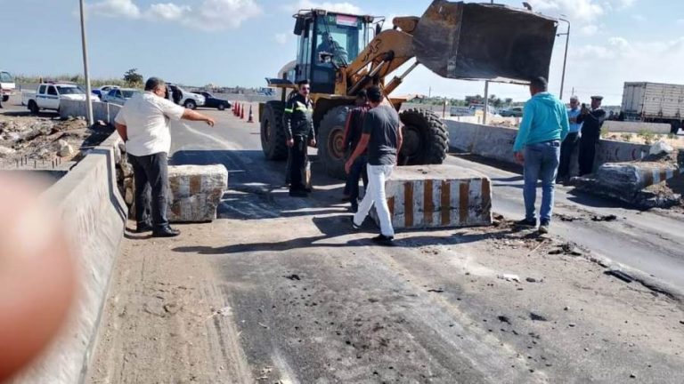 بعد حادث الـ 12 ضحية.. حواجز خرسانية بطريق بورسعيد المطرية لمنع مرور سيارات النقل الثقيل