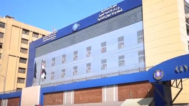 موظفو سجل مدني قليوب يهينون المواطنين ويتركونهم في طوابير طويلة دون مبرر