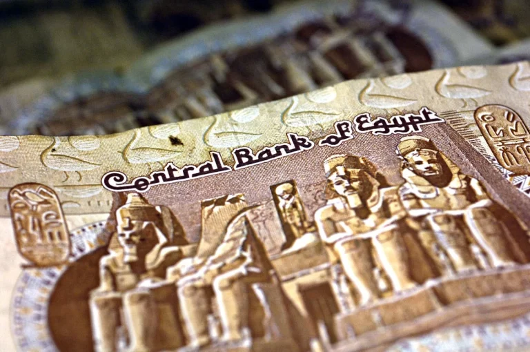 مصر على حافة الانهيار: الحكومة تواصل تحميل الشعب أعباء الكارثة الاقتصادية