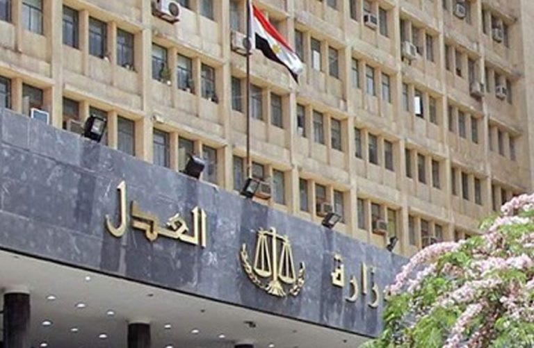 خبراء القانون لـ”أخبار الغد”: وزارة العدل تواجه أزمة القضاء بإجراءات صارمة