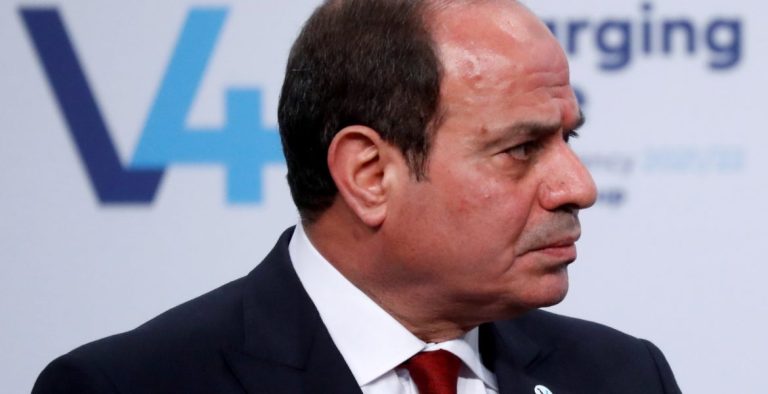 رجال الدين: خنجر في قلب مصر يزرعه الفساد لدعم السيسي